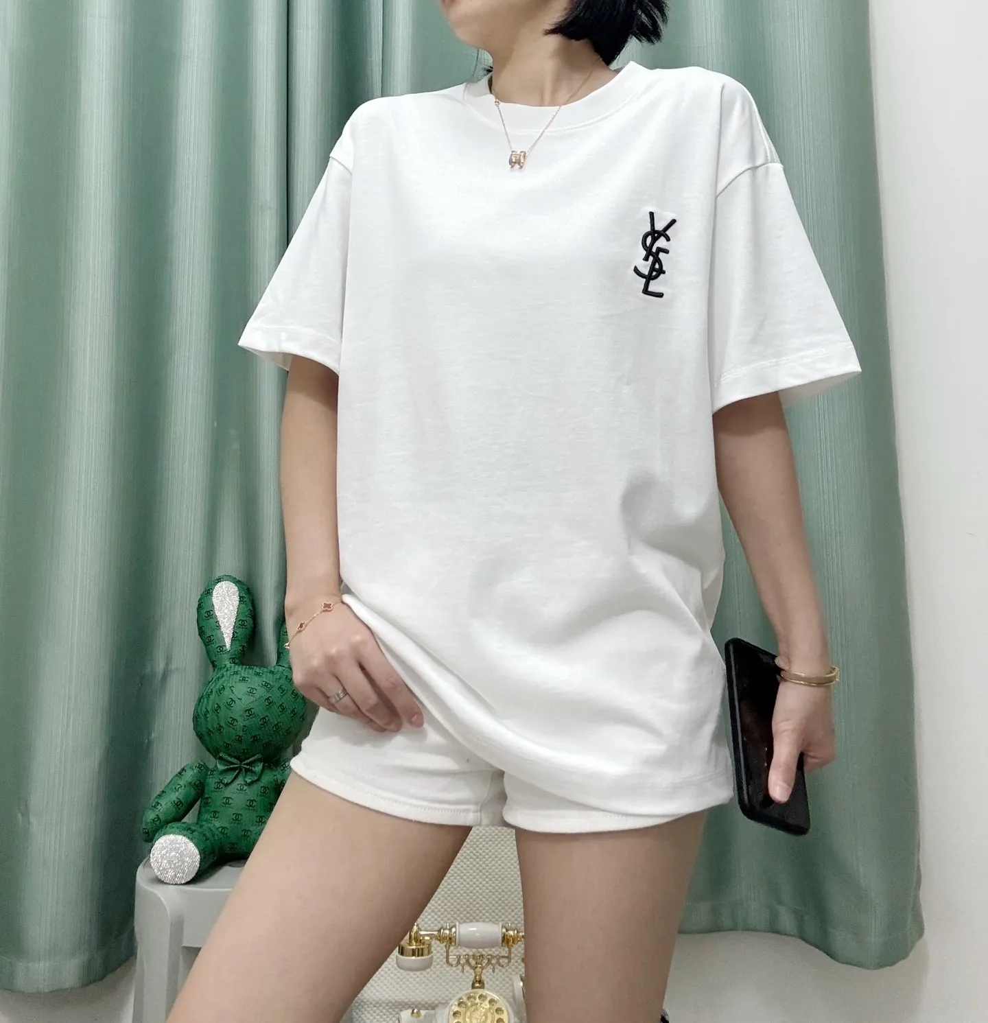 White ， Same Style